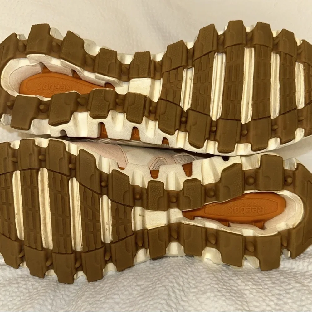 Reebok. Women's ZigWild Trail 6 Shoes Sz Wms 9‎ Soft Ecru